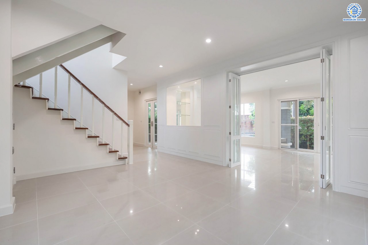 บ้านมือสองตกแต่งใหม่ โครงการ คาซ่าแกรนด์ รัตนาธิเบศร์-ราชพฤกษ์ บ้านเดี่ยวจากแบรนด์ Q.House เนื้อที่ 68 ตร.ว. ฟังก์ชัน 3 ห้องนอน 4 ห้องน้ำ 1 ห้องแม่บ้าน จอดรถได้ถึง 2 คัน พร้อม Facilities ครบครัน บนทำเลเดินทางสะดวก ติดถนนราชพฤกษ์ ใกล้เซ็นทรัลเวสต์เกต และรถไฟฟ้าสายสีม่วง "สถานีบางรักใหญ่"